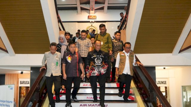 Menteri Koordinator Bidang Pembangunan Manusia dan Kebudayaan (Menko PMK) Pratikno saat berada di Kantor Gubernur Sulsel.