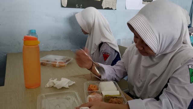 Penuhi Gizi Siswa, Program MBG Mamajang Berdayakan Petani dan Peternak Setempat