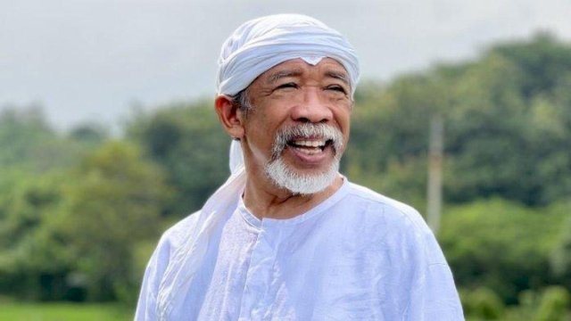 Nurul Qomar atau juga dikenal Abah Qomar 