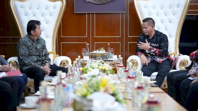 Penjabat Gubernur Sulsel, Prof Fadjry Djufry, menerima audiensi pimpinan Otoritas Jasa Keuangan (OJK) Sulawesi Selatan dan Barat (Sulselbar), di Kantor Gubernur, Kamis, 9 Januari 2025. 
