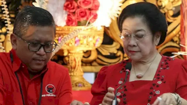 Sekretaris Jenderal DPP PDIP  Hasto Kristiyanto dan Ketua Umum PDIP Megawati Soekarnoputri