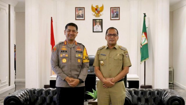 Wali Kota Makassar, Mohammad Ramdhan Pomanto menerima kunjungan Silaturahmi Kapolrestabes Makassar yang baru, Kombes Pol. Arya Perdana, Selasa (14/01/2025).