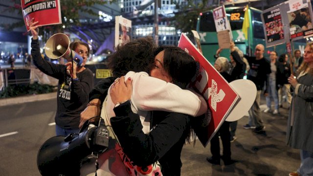 Mediator Qatar mengatakan Israel dan Hamas telah sepakat untuk melakukan gencatan senjata di Gaza mulai Minggu.