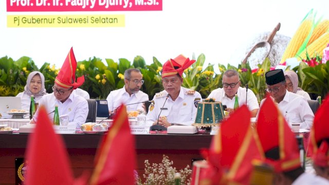 Pj Gubernur Sulsel Prof Fadjry Djufry melaporkan kondisi sektor pertanian dan infrastruktur pendukung lainnya di Sulsel.
