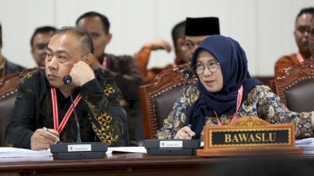 Bawaslu Mardiana Rusli memberi keterangan dalam sidang Perkara Nomor 257/PHPU.GUB-XXIII/2025 Perselisihan Hasil Pemilihan Umum Bupati (PHPU Bup) di hadapan Majelis Hakim Panel 2 yang dipimpin Wakil Ketua MK Saldi Isra dengan didampingi Hakim Konstitusi Ridwan Mansyur dan Hakim Konstitusi Arsul Sani, di Ruang Sidang Gedung II MK. Senin (20/1/2025). 