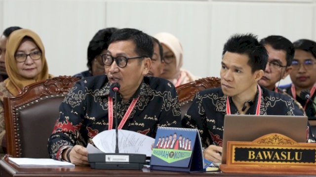 Muhammad Alwi dari Bawaslu memberi keterangan dalam sidang lanjutan Perkara Nomor 232/PHPU.BUP-XXIII/2025 Perselisihan Hasil Pemilihan Umum Bupati (PHPU Bup) di hadapan Majelis Hakim Panel 2 yang dipimpin Wakil Ketua MK Saldi Isra dengan didampingi Hakim Konstitusi Ridwan Mansyur dan Hakim Konstitusi Arsul Sani, di Ruang Sidang Gedung II MK. Jumat (24/1/2025). Humas MK/Teguh