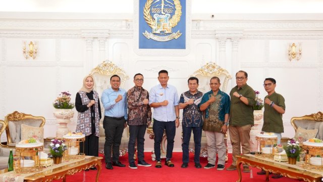 Penjabat Gubernur Sulawesi Selatan (Sulsel) Prof Fadjry Djufry menerima kunjungan Direktur dan Chief of Sustainability and Corporate Affairs Officer PT Vale, Bernardus Irmanto, di Rumah Jabatan Gubernur, Sabtu, 25 Januari 2025. 