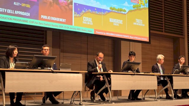 Wali Kota Makassar Mohammad Ramdhan Pomanto didaulat menjadi pembicara pada seminar &lsquo;On City to City Collaboration For Zero Carbon Society 2025&rsquo; yang diselenggarakan Kementerian Lingkungan Hidup Jepang, beberapa hari lalu.