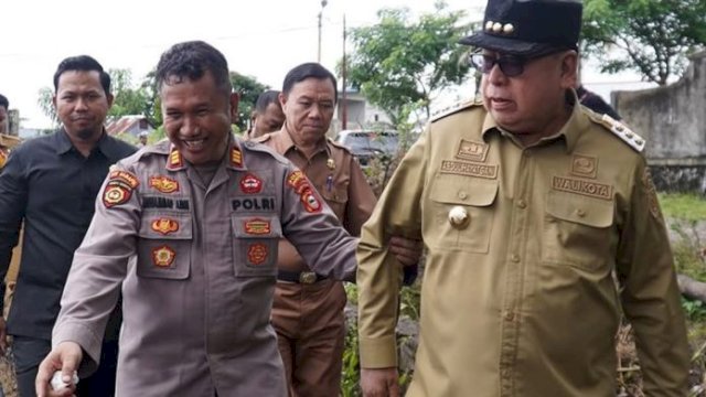 Penjabat (Pj) Wali Kota Parepare, Abdul Hayat Gani, bersama Forum Koordinasi Pimpinan Daerah (Forkopimda) Parepare, melakukan penanaman jagung di lahan perkebunan di Jl. Polwil 2, Kelurahan Galung Maloang, Kecamatan Bacukiki, Kamis (23/1/2025).
