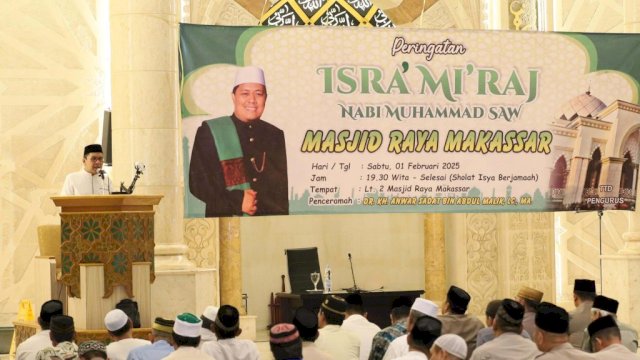  Wali Kota Makassar, Mohammad Ramdhan Pomanto menghadiri peringatan Isra Miraj Nabi Besar Muhammad SAW 1446 H di Masjid Raya Makassar, Sabtu (1/02/2025).