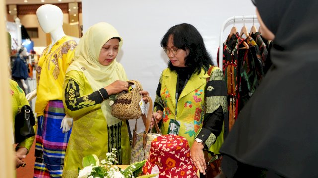 Dewan Kerajinan Nasional Daerah (Dekranasda) Provinsi Sulawesi Selatan (Sulsel) kembali berpartisipasi dalam International Handicraft Trade Fair (INACRAFT) 2025, di Jakarta Convention Center (JCC).