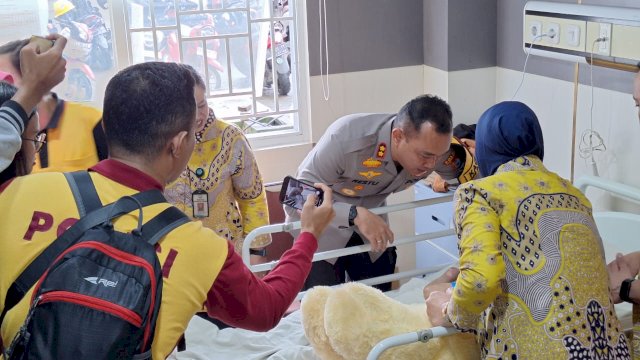 10 Polwan Disiagakan Beri Trauma Healing Dua Anak Korban Penyekapan Orang Tua di Makassar