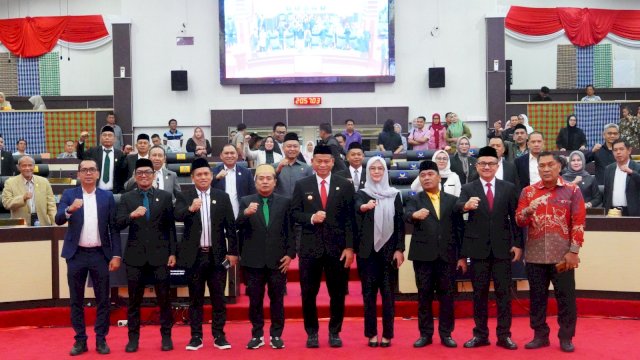  Dewan Perwakilan Rakyat Daerah (DPRD) Provinsi Sulawesi Selatan resmi mengumumkan penetapan pasangan calon Andi Sudirman Sulaiman-Fatmawati Rusdi (Andalan Hati) sebagai Gubernur dan Wakil Gubernur Sulsel terpilih periode 2025-2030.
