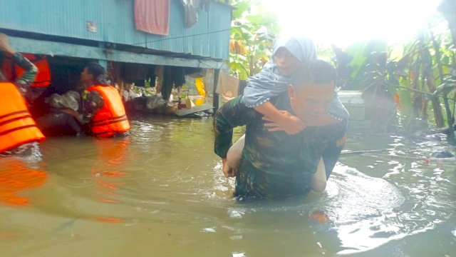 Banjir Maros Meluas, 100 Ribu Warga Terdampak dan Jalan Poros Sulawesi Lumpuh
