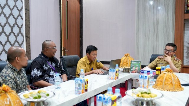  Sekretaris Daerah Provinsi Sulawesi Selatan Jufri Rahman menerima tim World Agroforestry International Center For Research In Agroforestry (ICRAF).