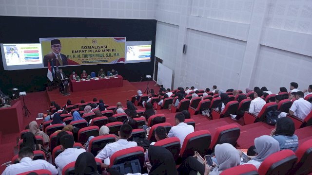 Anggota Majelis Permusyawaratan Rakyat Republik Indonesia (MPR RI), Dr. H. M. Taufan Pawe, S.H., M.H., menggelar Sosialisasi Empat Pilar MPR RI bersama para Mahasiswa Politeknik Pertanian Negeri Pangkep di Auditorium Kampus Polipangkep, Senin 24 Februari 2025.
