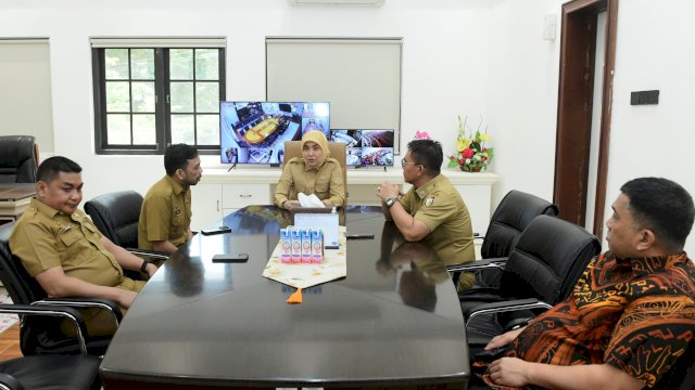 Wakil Wali Kota Makassar, Aliyah Mustika Ilham, memulai hari pertamanya berkantor di Balai Kota Makassar, Jl Ahmad Yani, Senin (24/02/2025).
