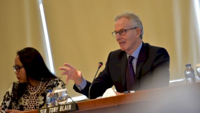 Mantan perdana menteri Inggris Sir Anthony Charles Lynton Blair atau Tony Blair akan menjadi salah satu dewan pengawas Danantara.