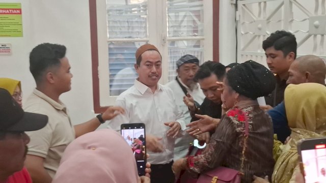 Sidang Perdana Kasus Kosmetik Berbahaya di Makassar, Agus Salim Didukung Keluarga Mira Hayati Mangkir