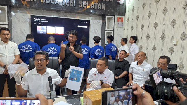 Direktorat Reserse Narkoba Polda Sulawesi Selatan (Sulsel) saat konfrensi pers di gedung Ditresnarkoba Polda Sulsel, Kota Makassar, Sulsel, Rabu (26/2/2025). 