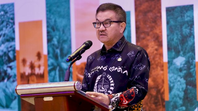 Sekretaris Daerah Provinsi Sulsel, Dr Jufri Rahman mengahadiri Forum Konsultasi Publik terkait Perencanaan Pertumbuhan Ekonomi Hijau yang Berketahanan Iklim, Pangan dan Responsif Gender di Four Points, Kamis, 27 Februari 2025. 