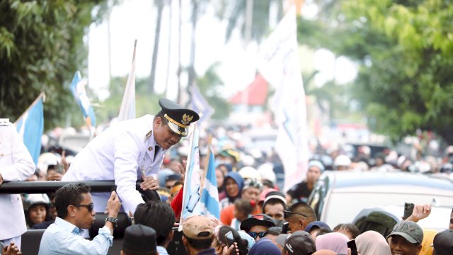 Ribuan Masyarakat Bantaeng Sambut Kedatangan Bupati Uji Nurdin 