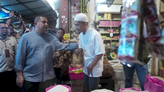 Wali Kota Makassar, Munafri Arifuddin, meninjau dua pasar tradisioal di Kota Makassar