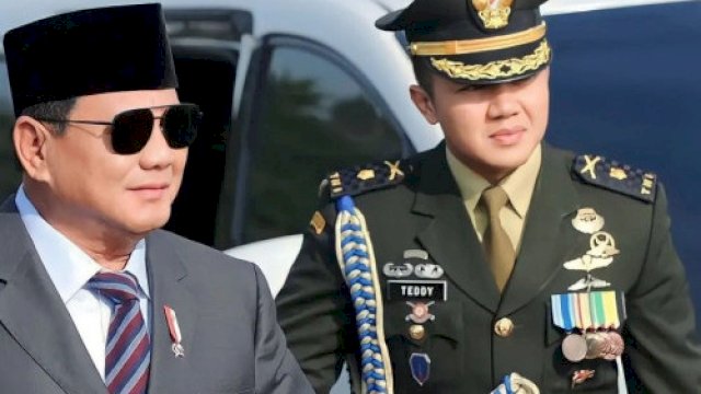 Sekretaris Kabinet Teddy Indra Wijaya saat mengawal Presiden Prabowo Subianto