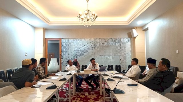 Sekretaris Diskominfo SP Sulsel, Sultan Rakib menerima rombongan Komisi I DPRD Kabupaten Wajo