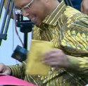 Heboh! Anggota DPR Terima Amplop Saat Rapat, Ini Faktanya!