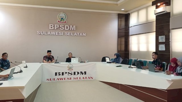 Badan Pengembangan Sumber Daya Manusia (BPSDM) Sulawesi Selatan menyelenggarakan webinar ASN Adaptif bertajuk "Artificial Intelligence dan Transformasi ASN" secara virtual. 