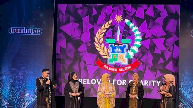  Fashion Show dan Lelang Busana pada pameran Tren Hijab Expo yang dilaksanakan di Hotel Claro Makassar, Sabtu, 22 Maret 2025.  