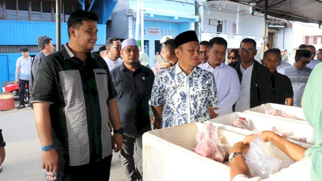 Bupati Luwu Timur, H. Irwan Bachri Syam, menyambut kunjungan Safari Ramadhan Ketua Umum BPD HIPMI Sulawesi Selatan, Andi Amar Ma&rsquo;ruf Sulaiman, di Rumah Jabatan Bupati, Minggu (23/03/2025).