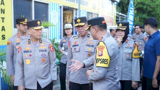 Tim Supervisi Mabes Polri melakukan pengecekan Pos Pengamanan (Pospam) dan Pos Pelayanan (Posyan) di Pelabuhan Soekarno-Hatta, Makassar.