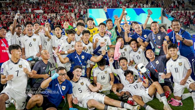 Timnas U17 Indonesia berhasil mengamankan tiga poin penting berkat gol semata wayang Evandra Florasta di menit-menit akhir laga Piala Asia U17 2025 yang berlangsung di Stadion Prince Abdullah Al Faisal, Jeddah, Jumat (4/4/2025) malam WIB.(PSSI)