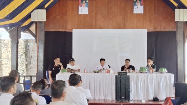 Penjabat Sekretaris Daerah Kabupaten Sidrap, Andi Rahmat Saleh, memimpin rapat pemantapan guna menyukseskan Sidrap Run 2025 di Baruga Rujab Bupati