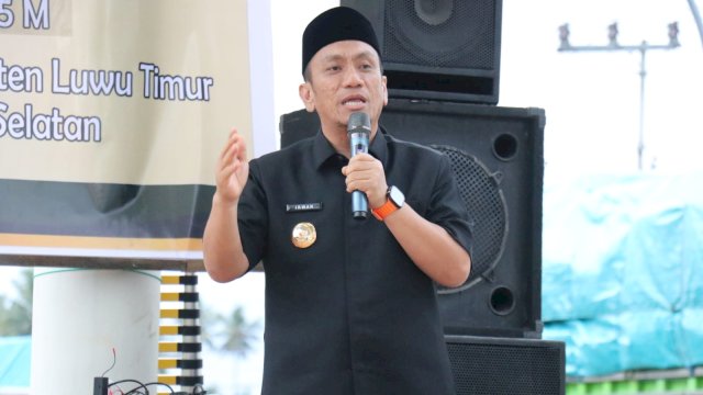 Bupati Luwu Timur, H. Irwan Bachri Syam

