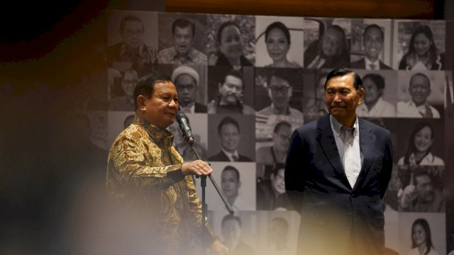 Ketua Dewan Ekonomi Nasional (DEN) Luhut Binsar Pandjaitan bersama Presiden Prabowo Subianto
