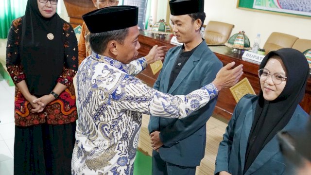 Bupati Kabupaten Sidenreng Rappang H. Syaharuddin Alrif melepas kafilah Sidrap yang akan berlaga pada ajang Seleksi Tilawatil Quran dan Hadits (STQH) XXIII tingkat Provinsi Sulawesi Selatan tahun 2025 di Kabupaten Luwu Utara.