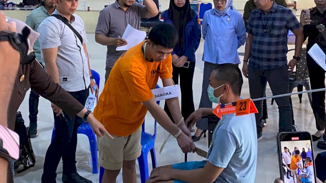 Rekonstruksi kasus pembunuhan tragis di Mapolres Gowa, Kamis (10/4/2025). 
