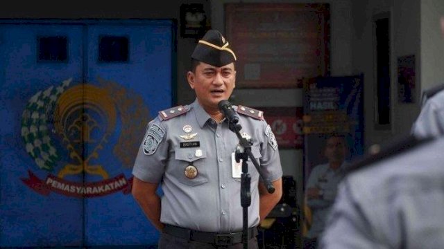 Bastian Manalu, Kepala Rumah Tahanan Negara (Karutan) Kelas I Pekanbaru Riau. Ia dicopot menjadi Karutan buntut viral video narapidana dugem dalam sel, Rabu (16/4/2025) 