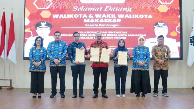 Wali Kota Munafri Arifuddin dan Wakil Wali Kota Makassar Aliyah Mustika Ilham (Appi-Aliyah) saat menghadiri Kolaborasi Sinergitas Penguatan SDM Angkatan Kerja Kota Makassar melalui Pelatihan Vokasi di Aula BBPVP Makassar.