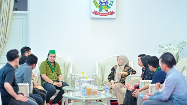Wakil Gubernur Sulawesi Selatan, Fatmawati Rusdi, menerima audiensi dari Pengurus Badan Koordinasi (Badko) Himpunan Mahasiswa Islam (HMI) Sulawesi Selatan di Rumah Jabatan Wakil Gubernur Sulsel, Jalan Yusuf Dg Ngawing, Kota Makassar, Kamis, 24 April 2025.