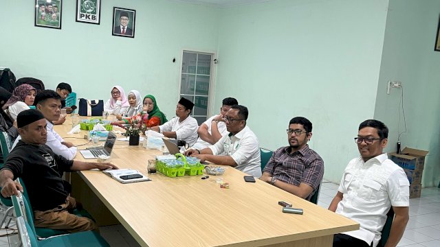 Rapat persiapan Muskerwil yang dihadiri pengurus DPW dan panitia, di Kantor DPW PKB Sulsel, Jl. Prof. Abdul Rahman Basalamah (ek Recing), Senin (28/4/2025) sore, Muskerwil akan dipusatkan di Wisata Topejawa, Takalar.
