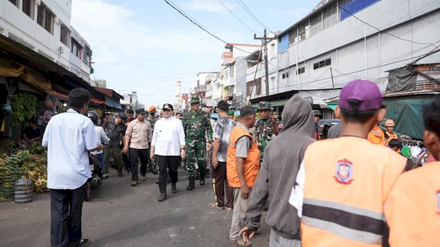 Pemkot Makassar dan Kodim 1408 Gelar Karya Bakti Massal di Pasar Terong