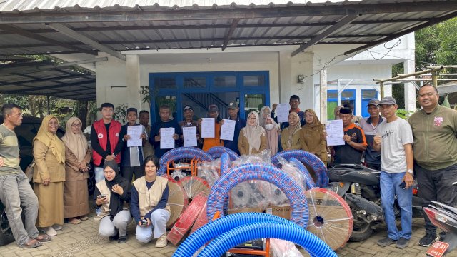 Andi Tenri Uji Bantu Petani Barombong Dapat Bantuan Pemerintah 