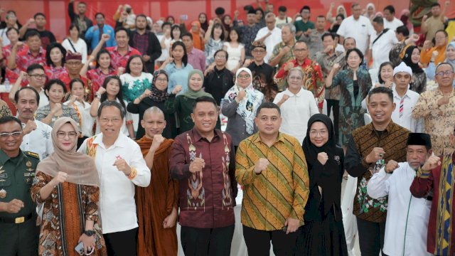  Wali Kota Makassar, Munafri Arifuddin saat menghadiri open house Sannipata Persatuan Umat Buddha Indonesia (Permabudhi) Sulsel, di Vihara Ibu Agung Bahari, Jl. Sulawesi, Makassar, Senin (12/5/2025) malam.
