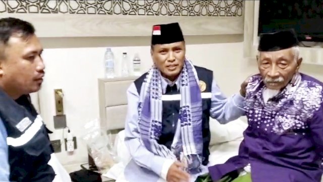 Video jemaah lansia asal kabupaten Bulukumba Sulawesi Selatan yang kesasar di Madinah Arab Saudi mendadak viral di media sosial.