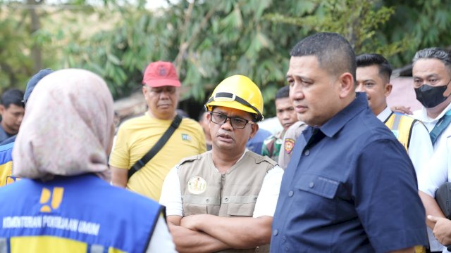 Direktur Jenderal Cipta Karya Kementerian Pekerjaan Umum (PU), Dewi Chomistriana, bersama rombongan ditemani Wali Kota Makassar, Munafri Arifuddin melakukan pemantauan ke Tempat Pembuangan Akhir (TPA) sampah di Antang, Kecamatan Manggala, Selasa (13/5/2025).