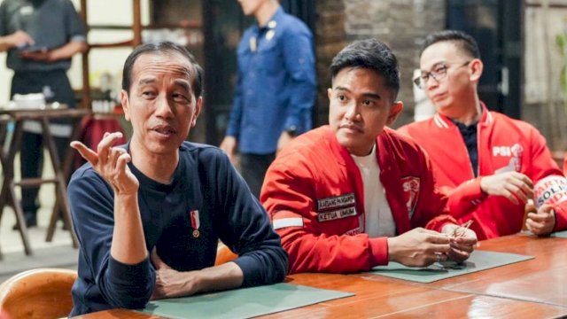 Mantan Presiden Joko Widodo bersama Ketum PSI Kaesang Pangarep